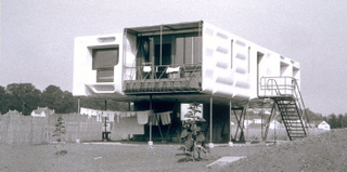 Illustration for article titled Plastic Homes from the Days When Plastic Was the Future